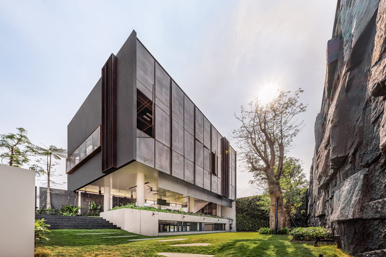 The mesh-clad upper floor, cantilevered over the garden.