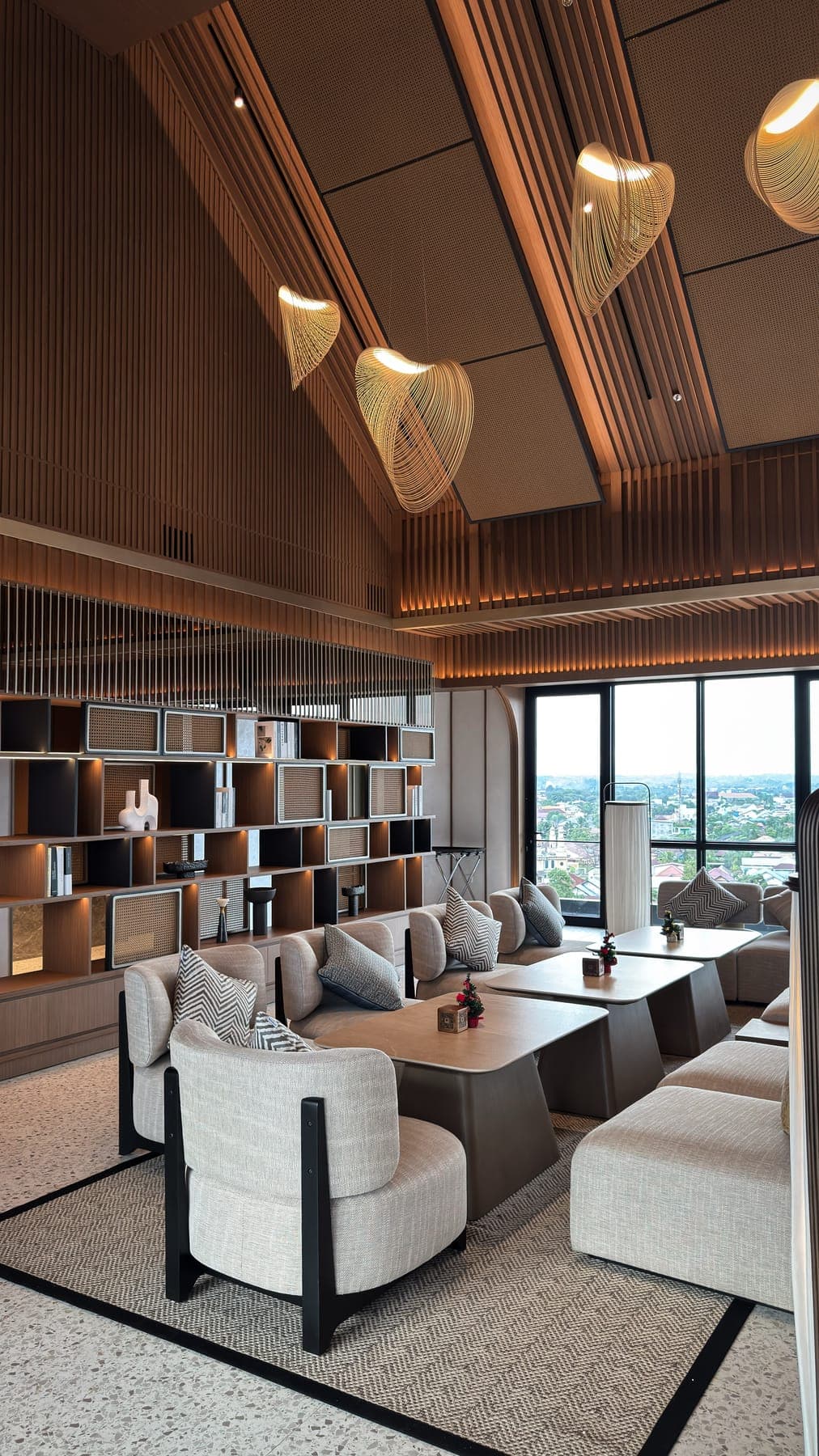 At the far end, a glazed door opens the lounge onto the terrace.