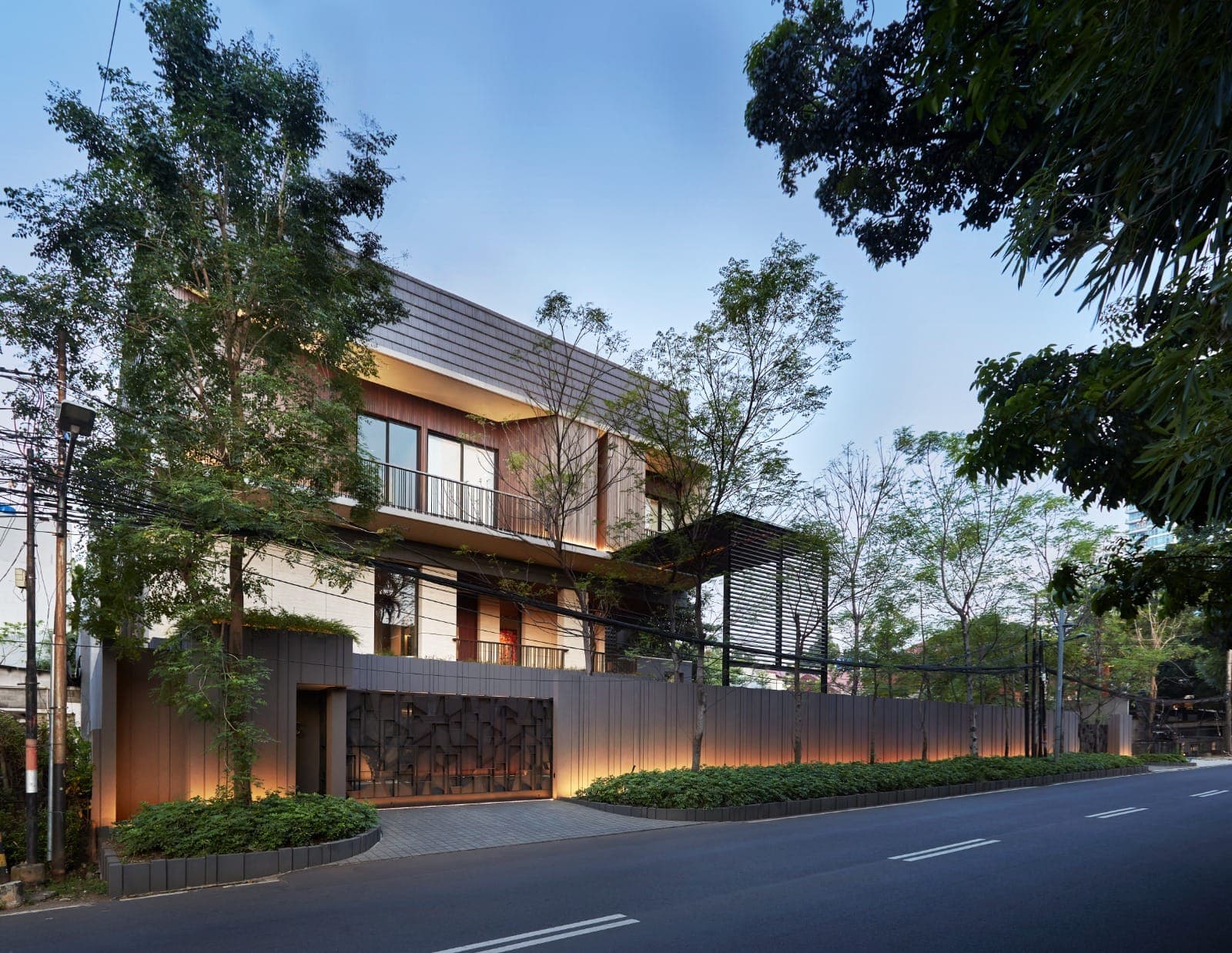 The same elevation, from the road.